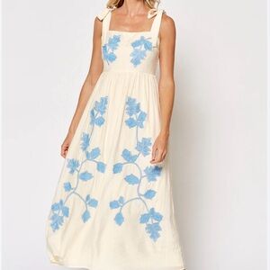 NWT Lalavon Cream Maxi Dress